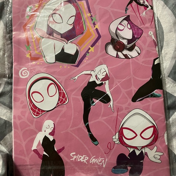 Spider Gwen Wrapping Sheets - Picture 3 of 3